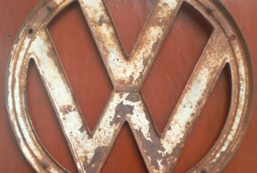 VW – VOLKSWAGEN COMBI  BADGE TANZANIA