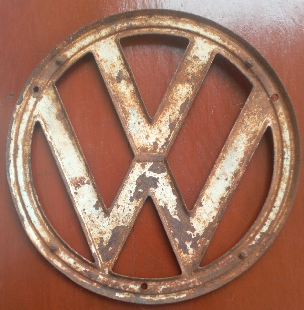 VW – VOLKSWAGEN COMBI  BADGE TANZANIA