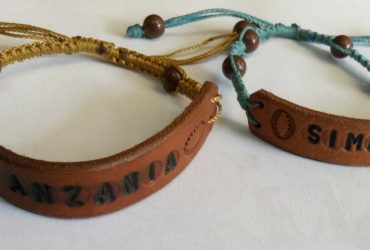 bracelets zenye majina mbalimbali