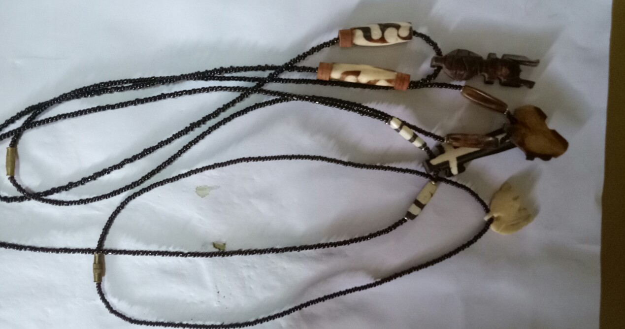 necklaces nyeusi za shanga