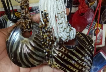 necklaces za shanga nyeupe na gold