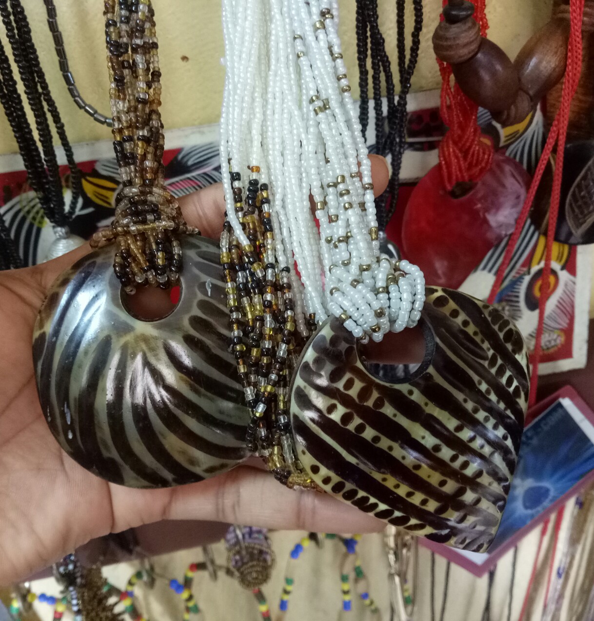 necklaces za shanga nyeupe na gold