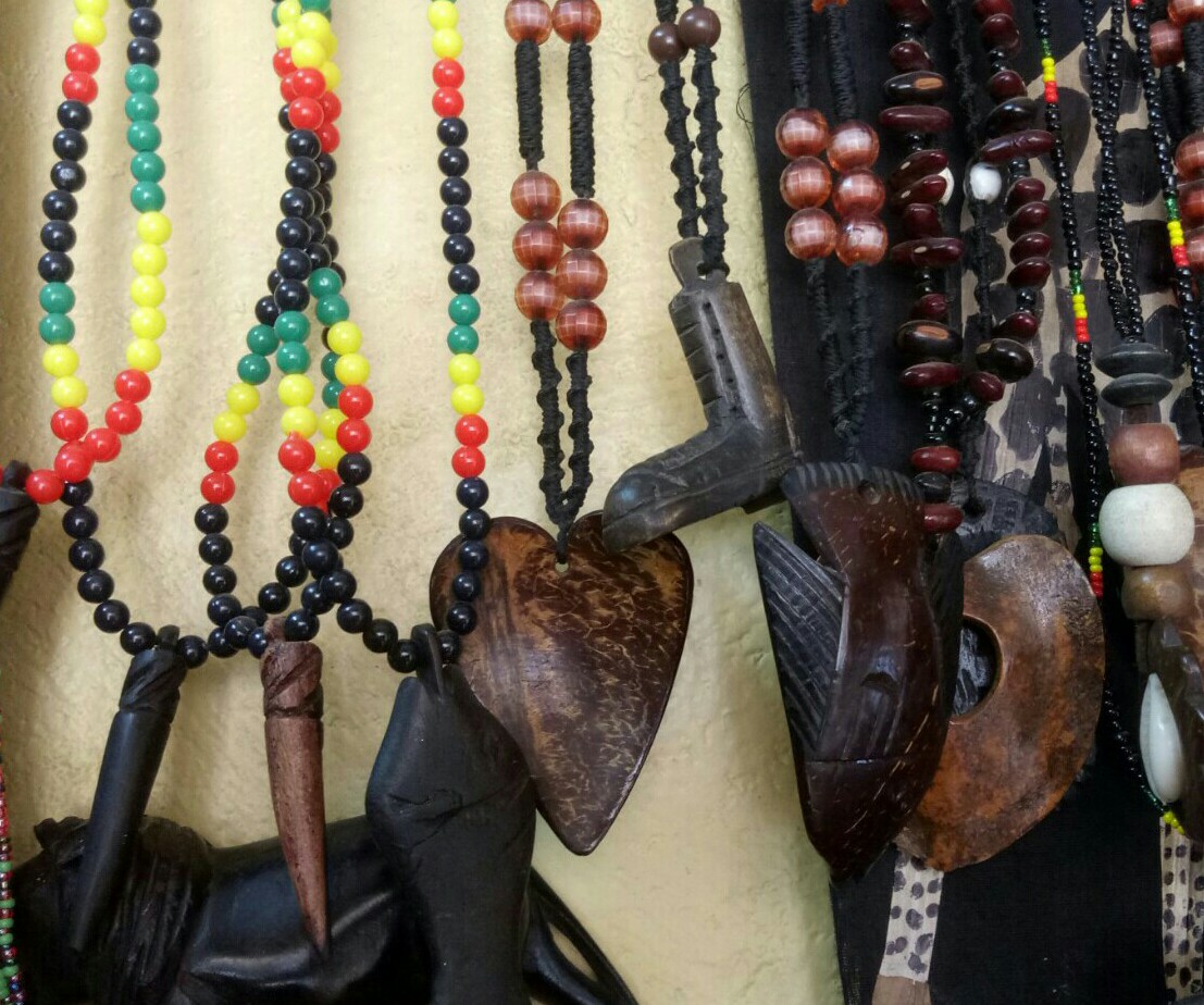 necklaces za shanga na majani ya mgomba